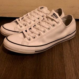 Converse Low Chuck Taylor Leather Shoes 8.5M/10.5W